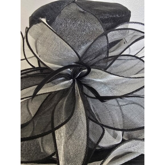 Kentucky Derby two toned women's hat. - Picture 2 of 6